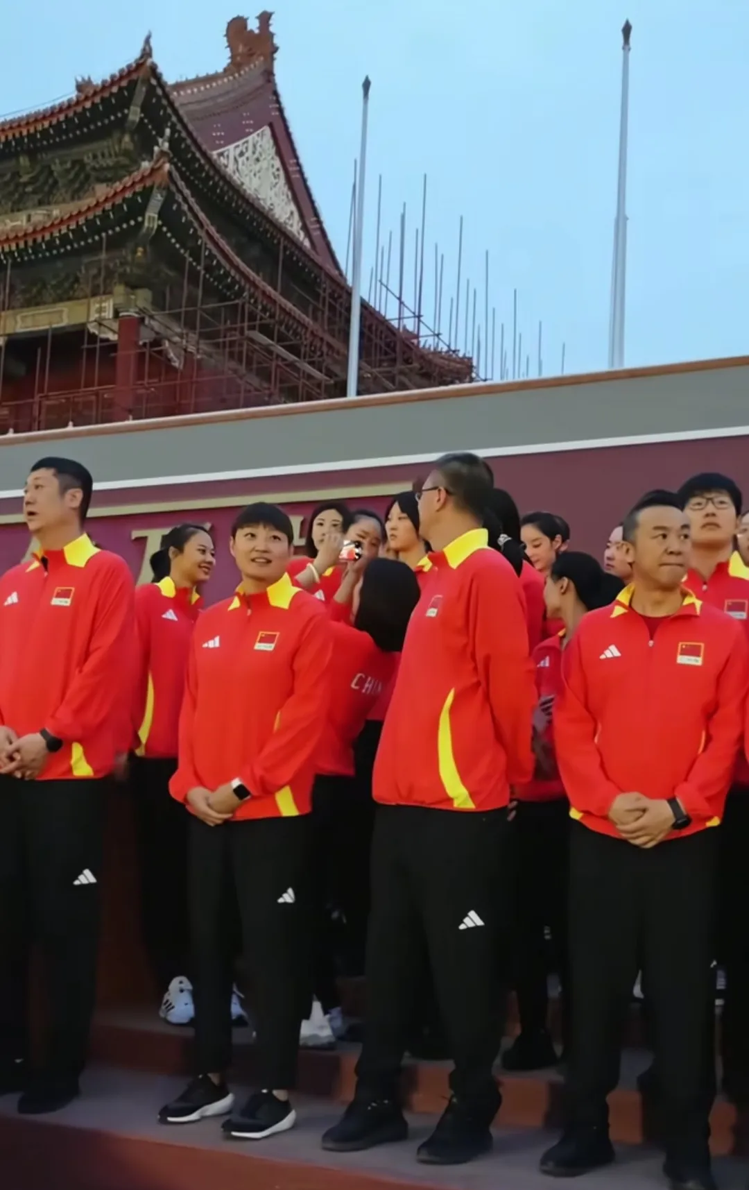 开云体育 优惠 / 红利-转会期足总杯传出新动向，北京首钢造点机会，管理层表态——压力陡增，临场指挥获称赞(足总杯重要程度)