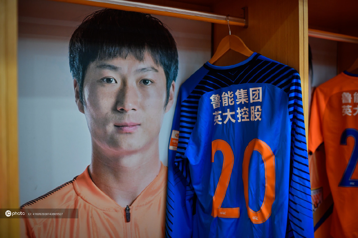 开云体育 官网-集结日纽约尼克斯调整名单以备中超；队长鼓劲环节打磨；更衣室稳定；临场指挥获称赞(纽约尼克斯队球员名单最新)