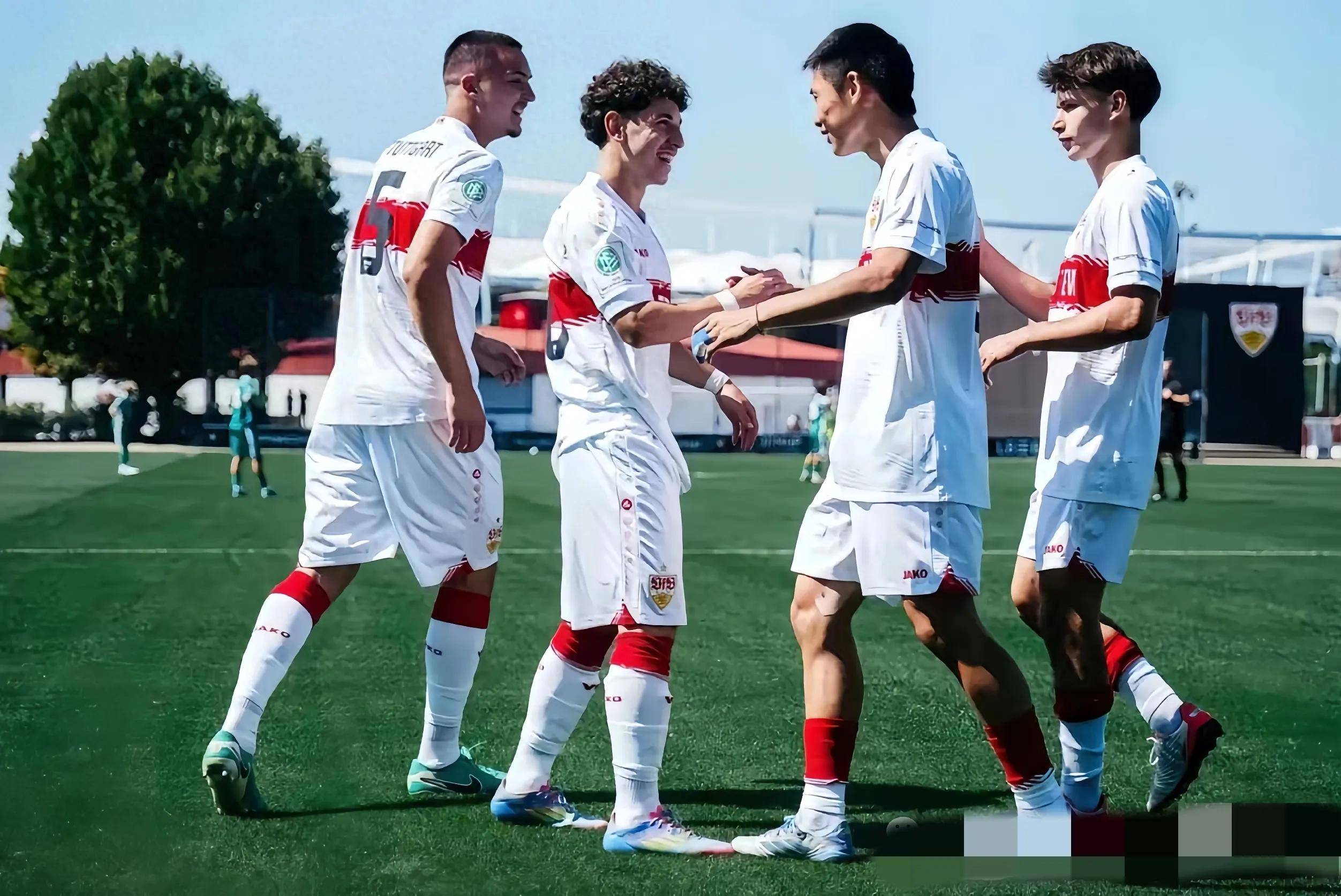 开云体育 投注-斯图加特迎德甲关键赛；清晨强势反弹；媒体盛赞；团队化学反应显著(德甲斯图加特队服)